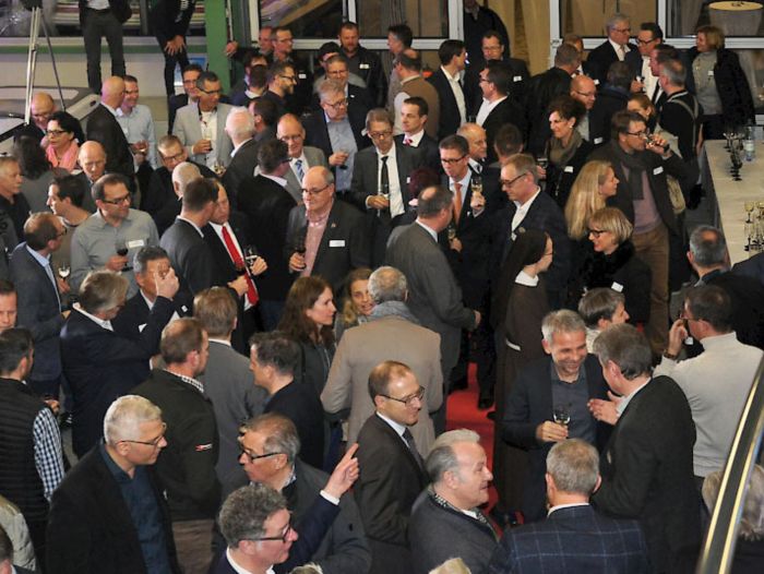 Entrepreneurs networking at a ProWirtschaft NW/Engelberg event